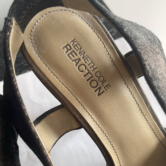 Kenneth Cole Reaction matte gold basketweave sling back sandal w/wood heels. - Picture 4 of 9